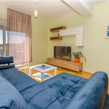 As Apartment *