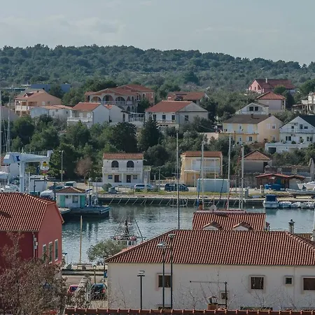 As Jezera