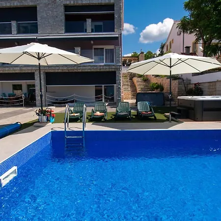 As Apartment *